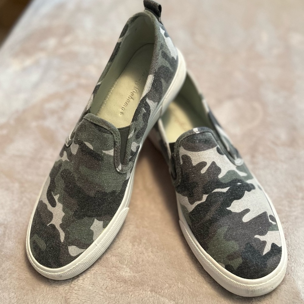 Size 9 Camo sneakers